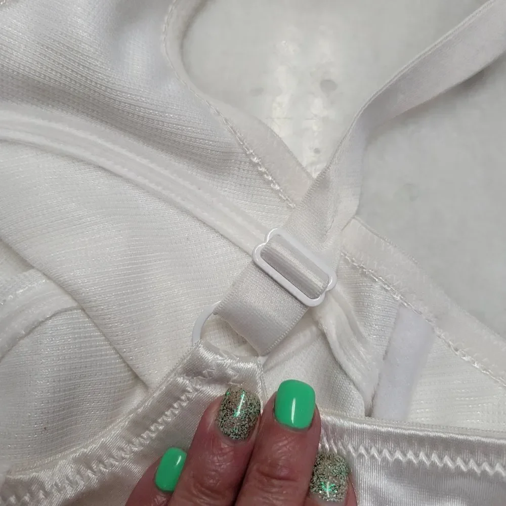 Breezies White Satin UltimAir Lined Wired Bra Size 42D